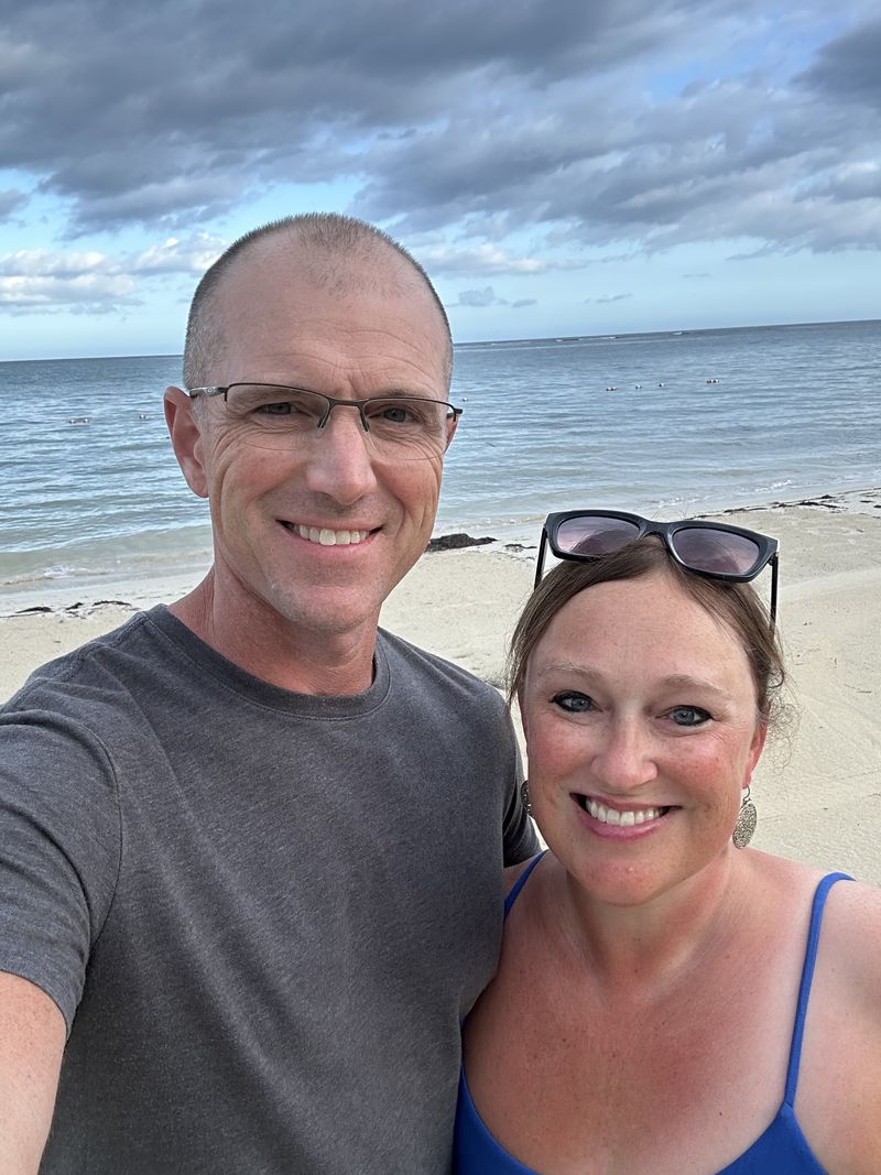 ’Chelle and her husband taking a selfie on a beach